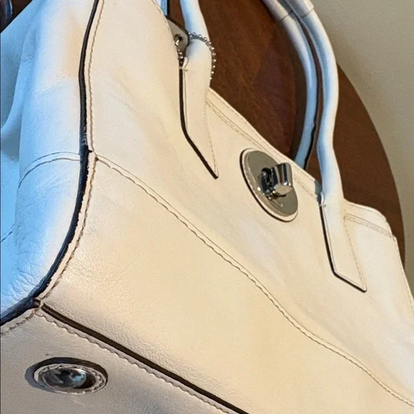 Coach F13675 Hampton Madeleine satchel/carryall smooth thick leather
White EUC - Picture 13 of 17